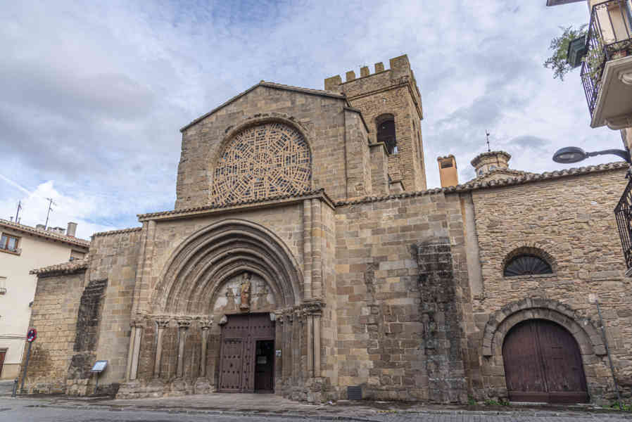 Comunidad Foral de Navarra 134 - Sangüesa - iglesia de Santiago.jpg